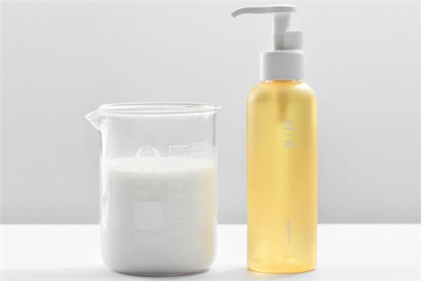 逐本卸妝油的成分 逐本卸妝油是國貨嗎 逐本卸妝油的成分 逐本卸妝油是國貨嗎