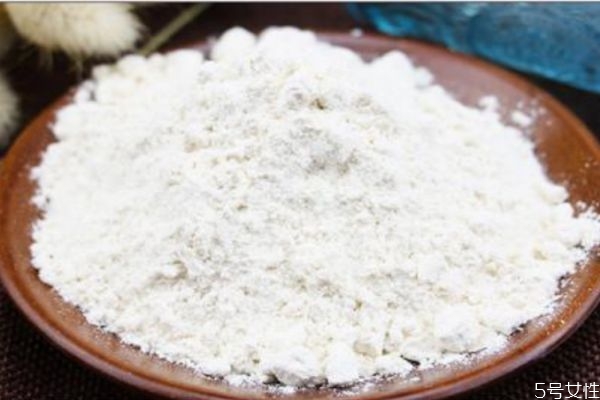 餃子皮發(fā)酵要多長(zhǎng)時(shí)間 不用搟面杖快速搟出餃子皮 餃子皮發(fā)酵要多長(zhǎng)時(shí)間 不用搟面杖快速搟出餃子皮