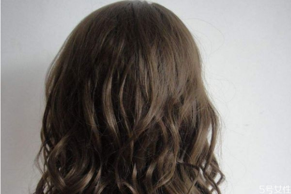 假發(fā)為什么越來越干 假發(fā)很干怎么辦 假發(fā)為什么越來越干 假發(fā)很干怎么辦