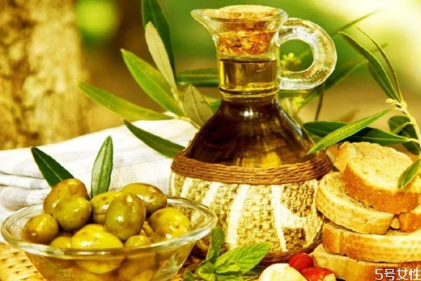 長(zhǎng)期只吃橄欖油好嗎 長(zhǎng)期吃橄欖油的功效與作用 長(zhǎng)期只吃橄欖油好嗎 長(zhǎng)期吃橄欖油的功效與作用