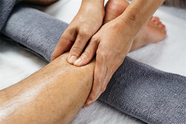 精油按摩減肥怎么按 減肥用什么精油按摩好 精油按摩減肥怎么按 減肥用什么精油按摩好