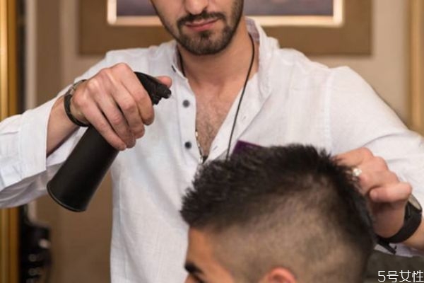 定型水噴多了怎么辦 定型水適合什么人 定型水噴多了怎么辦 定型水適合什么人