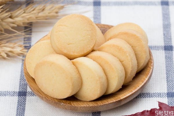 黃油曲奇怎么做好吃 黃油曲奇的簡單做法 黃油曲奇怎么做好吃 黃油曲奇的簡單做法