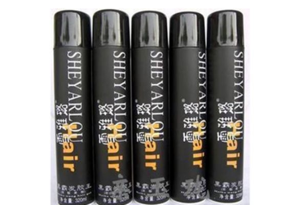 定型水會使頭發(fā)油嗎 定型水保質(zhì)期多長時間 定型水會使頭發(fā)油嗎 定型水保質(zhì)期多長時間