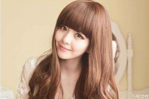 染發(fā)劑弄手上怎么洗 染發(fā)劑弄到皮膚上怎么辦 染發(fā)劑弄手上怎么洗 染發(fā)劑弄到皮膚上怎么辦