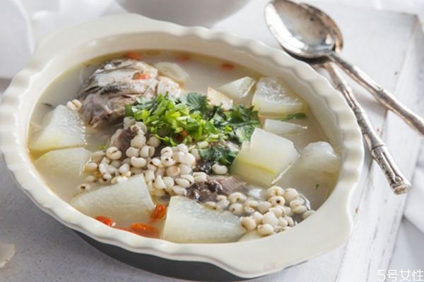 鯽魚湯怎么做好吃 鯽魚湯的簡單做法 鯽魚湯怎么做好吃 鯽魚湯的簡單做法