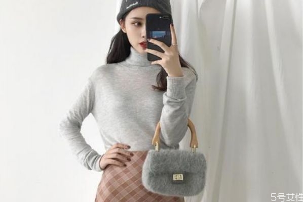 打底衫應該怎么搭配 打底衫搭配的正確方法 打底衫應該怎么搭配 打底衫搭配的正確方法