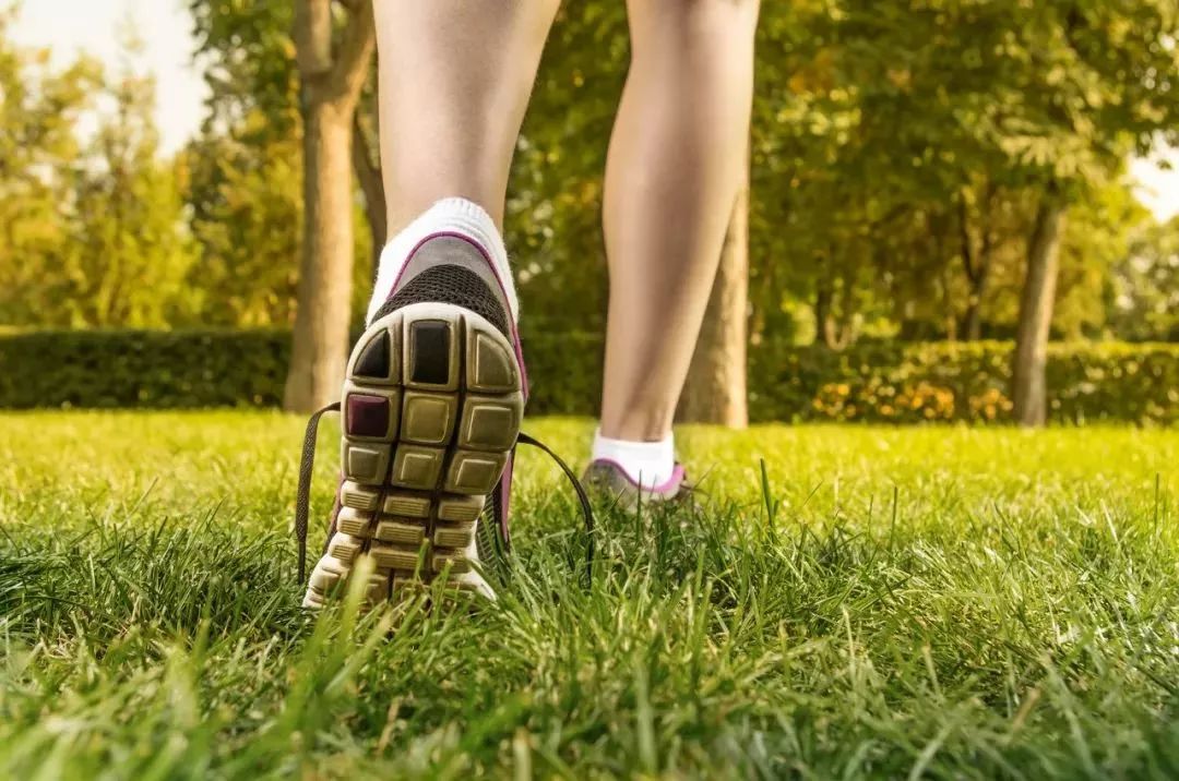 一萬(wàn)步是多少公里 一萬(wàn)步有多遠(yuǎn) 一萬(wàn)步是多少公里 一萬(wàn)步有多遠(yuǎn)