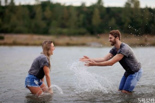 女生追男生的方法 女生追男生套路 女生追男生的方法 女生追男生套路