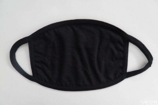 黑色口罩怎么戴 黑色口罩的正確戴法 黑色口罩怎么戴 黑色口罩的正確戴法
