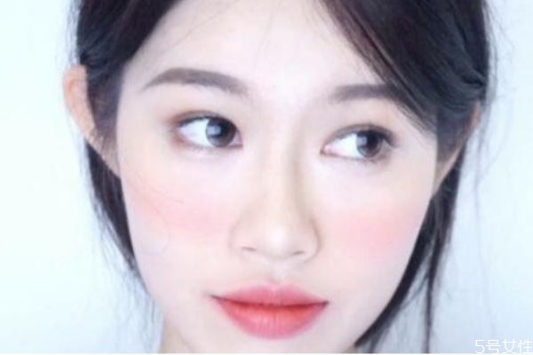 怎么避免腮紅打多 腮紅打多了怎樣補救 怎么避免腮紅打多 腮紅打多了怎樣補救