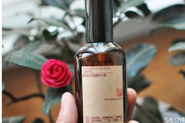 玫瑰精油可以淡斑嗎 玫瑰精油有淡斑的效果嗎 玫瑰精油可以淡斑嗎 玫瑰精油有淡斑的效果嗎