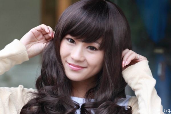 假發(fā)可以用吹風(fēng)機(jī)吹嗎 假發(fā)可以用卷發(fā)棒嗎 假發(fā)可以用吹風(fēng)機(jī)吹嗎 假發(fā)可以用卷發(fā)棒嗎