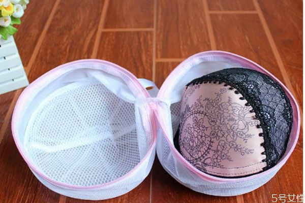 為什么夏天內(nèi)衣容易發(fā)霉 夏天內(nèi)衣發(fā)霉的原因 為什么夏天內(nèi)衣容易發(fā)霉 夏天內(nèi)衣發(fā)霉的原因