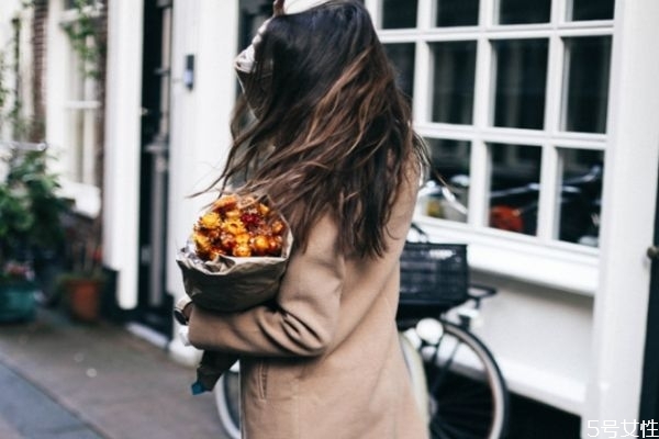 羊毛大衣什么手感 羊毛保養(yǎng)注意事項(xiàng) 羊毛大衣什么手感 羊毛保養(yǎng)注意事項(xiàng)