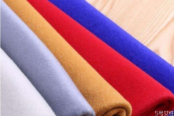 羊毛和綿羊毛的大衣哪個好 綿羊毛和羊毛大衣的區(qū)別 羊毛和綿羊毛的大衣哪個好 綿羊毛和羊毛大衣的區(qū)別