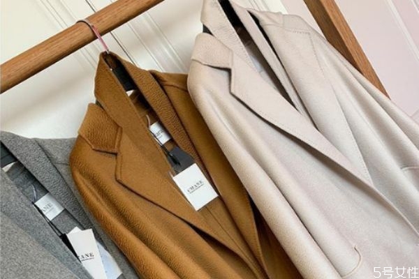 羊毛和綿羊毛的大衣哪個好 綿羊毛和羊毛大衣的區(qū)別 羊毛和綿羊毛的大衣哪個好 綿羊毛和羊毛大衣的區(qū)別