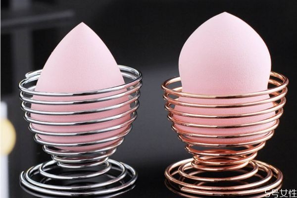 粉撲發(fā)霉的原因 為什么粉撲會發(fā)霉 粉撲發(fā)霉的原因 為什么粉撲會發(fā)霉