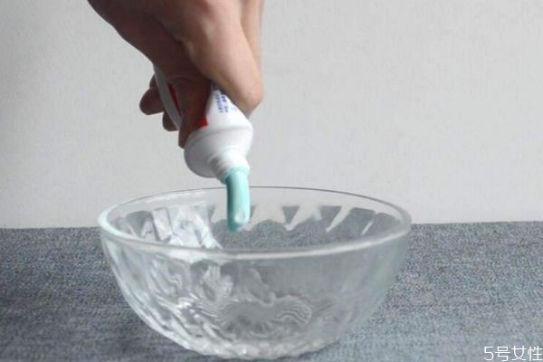 普通牙膏可以淡斑嗎 普通牙膏淡斑有效果嗎 普通牙膏可以淡斑嗎 普通牙膏淡斑有效果嗎