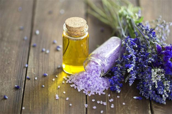 豐胸精油是什么成分 豐胸精油一定要按摩嗎 豐胸精油是什么成分 豐胸精油一定要按摩嗎