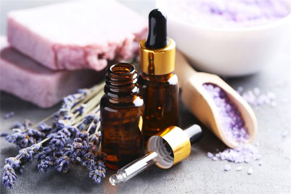 豐胸精油是什么成分 豐胸精油一定要按摩嗎 豐胸精油是什么成分 豐胸精油一定要按摩嗎