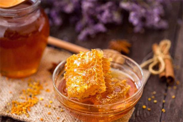 綠蜂膠和黃蜂膠的區(qū)別 蜂膠什么顏色最好 綠蜂膠和黃蜂膠的區(qū)別 蜂膠什么顏色最好