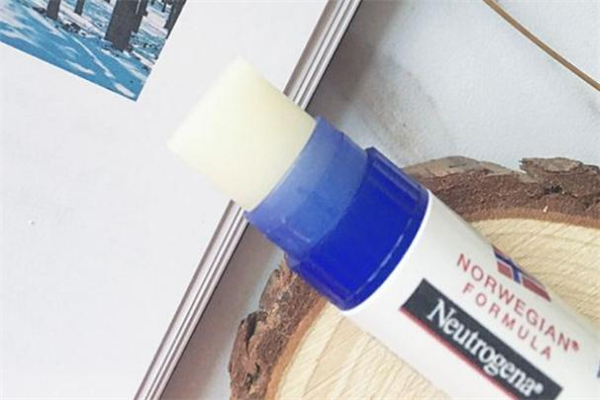 露得清唇膏好用嗎 露得清唇膏保質(zhì)期 露得清唇膏好用嗎 露得清唇膏保質(zhì)期