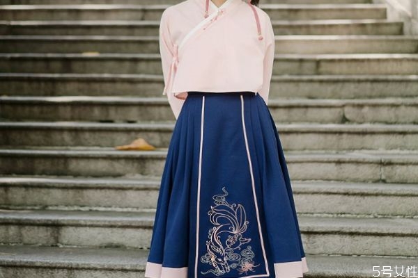 馬面裙怎么搭配好看 馬面裙的搭配方法 馬面裙怎么搭配好看 馬面裙的搭配方法