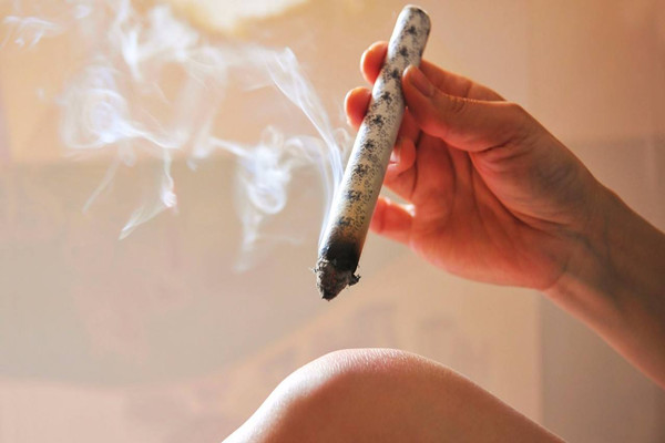 如何艾灸治療月經(jīng) 艾灸治療月經(jīng)的方法 如何艾灸治療月經(jīng) 艾灸治療月經(jīng)的方法