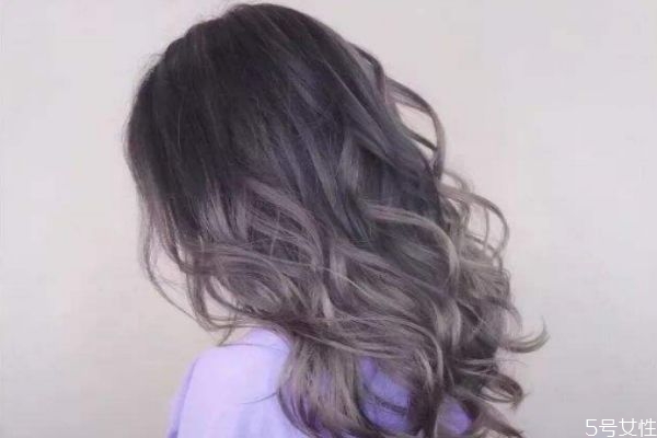 泡泡染發(fā)劑要在頭發(fā)上停留多久 染發(fā)劑停留最佳時間 泡泡染發(fā)劑要在頭發(fā)上停留多久 染發(fā)劑停留最佳時間