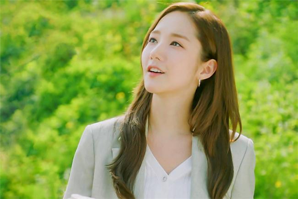 上班族女生適合什么發(fā)型 上班族女生適合什么發(fā)型