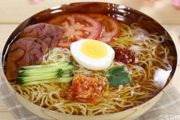 冷面怎么做好吃 冷面的正宗做法 冷面怎么做好吃 冷面的正宗做法