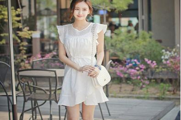 雪紡長連衣裙配什么鞋子 雪紡長連衣裙搭配鞋子的方法 雪紡長連衣裙配什么鞋子 雪紡長連衣裙搭配鞋子的方法