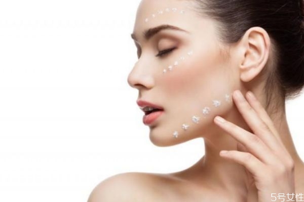 臉上皮膚起皮怎么辦 臉上皮膚起皮怎么回事 臉上皮膚起皮怎么辦 臉上皮膚起皮怎么回事