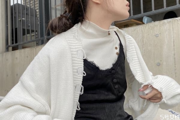 百分百綿羊毛的毛衣可以水洗嗎 百分百羊毛毛衣扎人么 百分百綿羊毛的毛衣可以水洗嗎 百分百羊毛毛衣扎人么