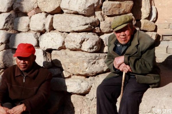 曬太陽的好處有什么 為什么要經常曬太陽 曬太陽的好處有什么 為什么要經常曬太陽