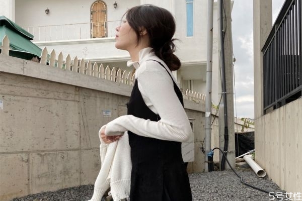 百分百綿羊毛的毛衣可以水洗嗎 百分百羊毛毛衣扎人么 百分百綿羊毛的毛衣可以水洗嗎 百分百羊毛毛衣扎人么