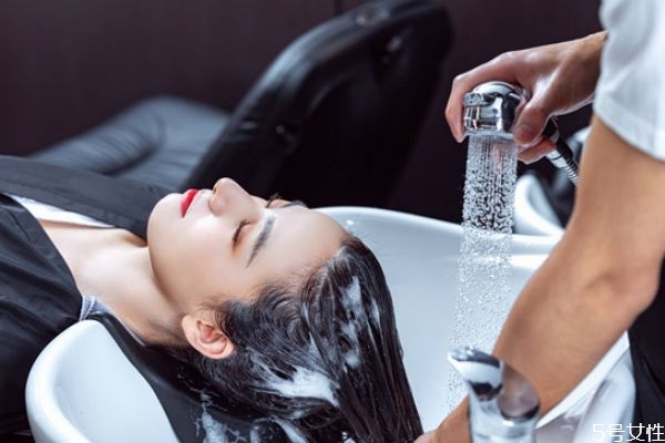 卸完頭發(fā)都是膠怎么辦 卸完頭發(fā)都是膠怎么辦