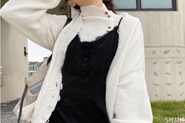 百分百綿羊毛的毛衣可以水洗嗎 百分百羊毛毛衣扎人么 百分百綿羊毛的毛衣可以水洗嗎 百分百羊毛毛衣扎人么