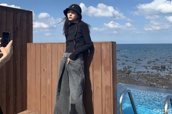 毛衣起靜電貼在身上怎么辦 毛衣靜電吸腿怎么辦 毛衣起靜電貼在身上怎么辦 毛衣靜電吸腿怎么辦