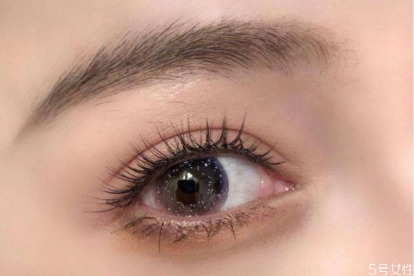 在什么情況下假睫毛可以重復(fù)使用 貼假睫毛的注意事項(xiàng) 在什么情況下假睫毛可以重復(fù)使用 貼假睫毛的注意事項(xiàng)