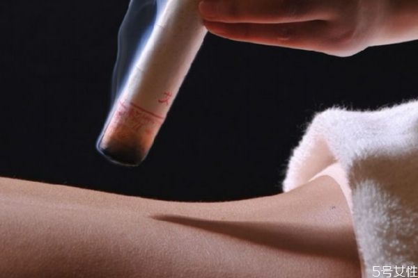 艾灸后為什么會拉肚子 艾灸后拉肚子的原因 艾灸后為什么會拉肚子 艾灸后拉肚子的原因