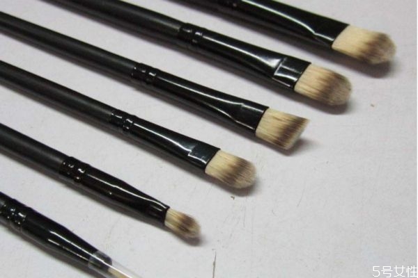 眼影刷買來新的要洗嗎 新買的眼影刷怎么清洗 眼影刷買來新的要洗嗎 新買的眼影刷怎么清洗