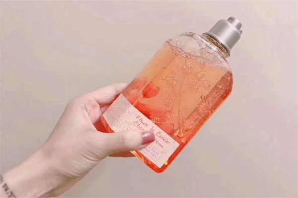 歐舒丹沐浴露是皂基嗎 歐舒丹沐浴露是堿性的嗎 歐舒丹沐浴露是皂基嗎 歐舒丹沐浴露是堿性的嗎