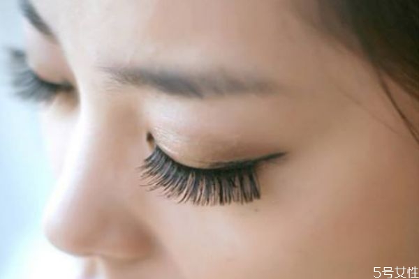 假睫毛能重復(fù)使用嗎 一對(duì)假睫毛可以用幾次 假睫毛能重復(fù)使用嗎 一對(duì)假睫毛可以用幾次