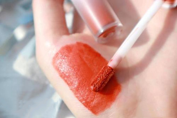 小奧汀霧感唇釉好用嗎 小奧汀霧感唇釉012是什么色 小奧汀霧感唇釉好用嗎 小奧汀霧感唇釉012是什么色