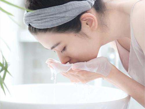 冷熱水交替洗臉好嗎 冷熱水洗臉靠譜嗎 冷熱水交替洗臉好嗎 冷熱水洗臉靠譜嗎