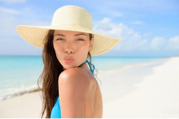 皮膚曬黑還能恢復(fù)嗎 皮膚被曬黑了怎么才能變白 皮膚曬黑還能恢復(fù)嗎 皮膚被曬黑了怎么才能變白