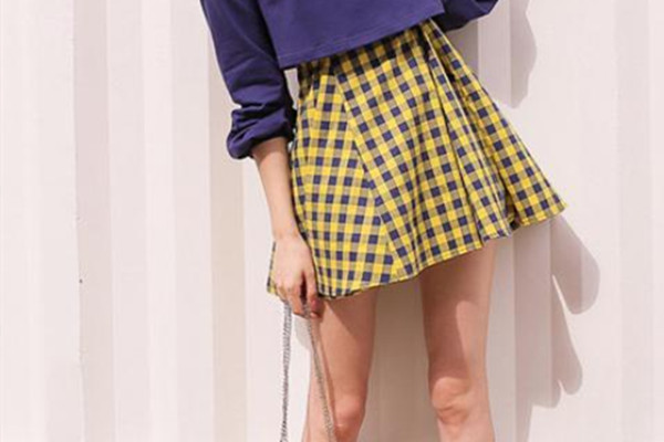格紋短裙搭配什么上衣 格紋短裙配什么上衣好看 格紋短裙搭配什么上衣 格紋短裙配什么上衣好看
