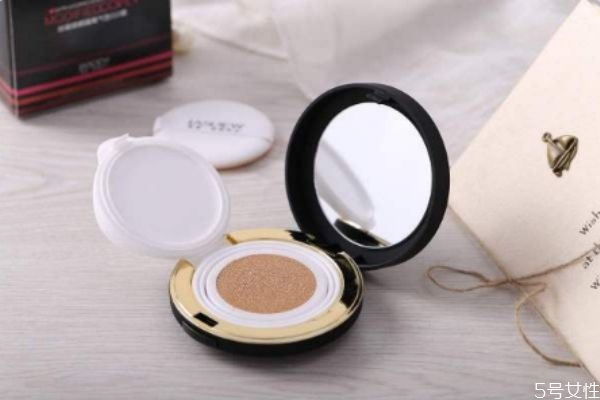 氣墊bb對(duì)皮膚有傷害嗎 每天涂氣墊對(duì)皮膚好嗎 氣墊bb對(duì)皮膚有傷害嗎 每天涂氣墊對(duì)皮膚好嗎